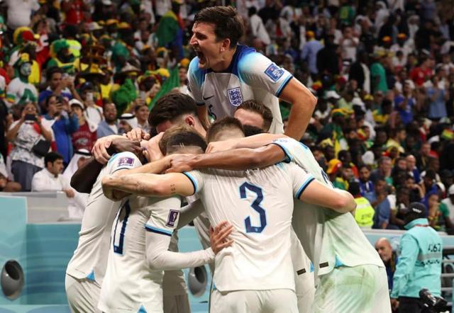 PP电子(中国)-恐怖三狮！咣咣进球，不丢球，黄牌0，哥还没用力呢！