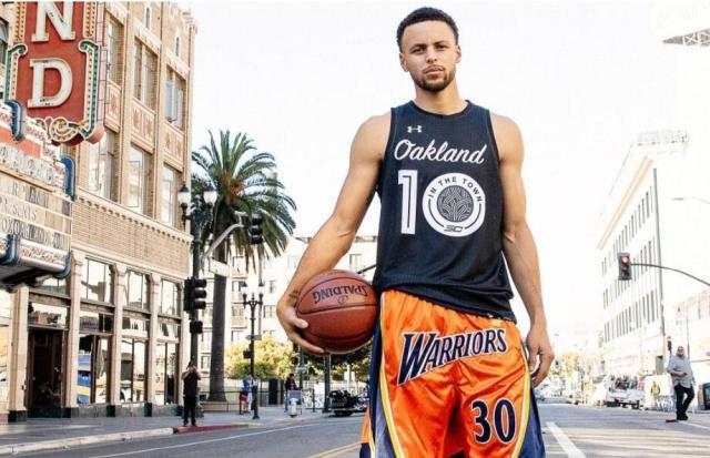 PP电子(中国)-库里情牵奥克兰：如他另一个家乡 他的心留在这里