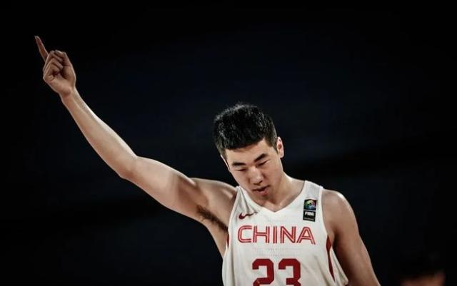 王泉泽与龙狮达成合作意向 旅美归来将为广州效力
